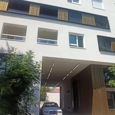 Lux 8, Center, Free Parking *