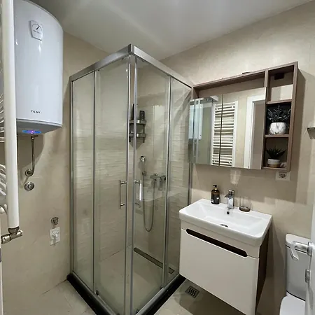 Lux 8, Center, Free Parking