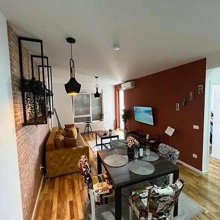 Lux 8, Center, Free Parking *